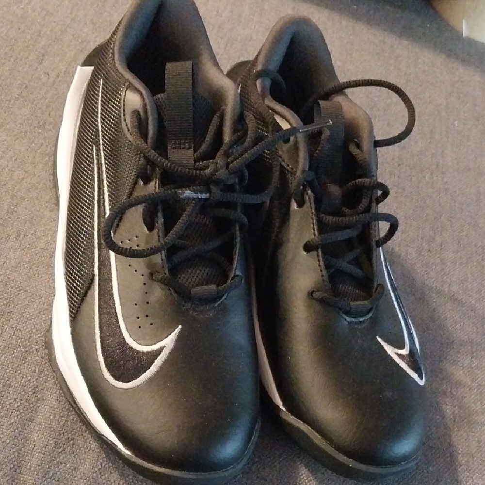 Nike Hustle Quick Tennis Shoes